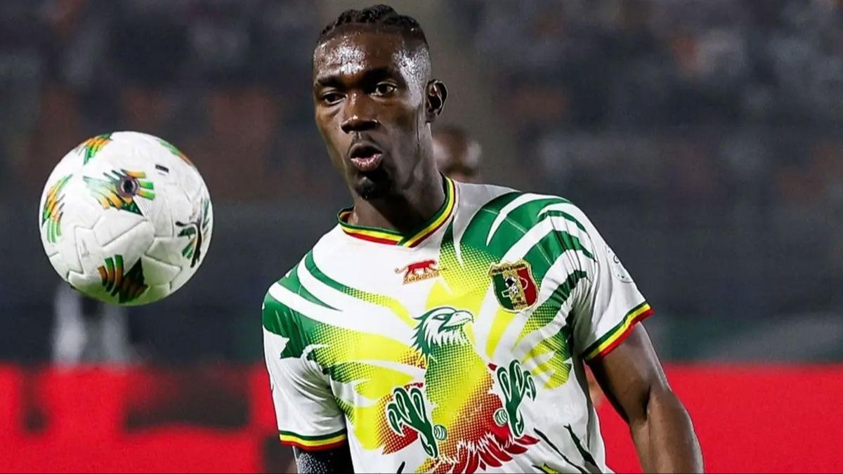 Oyuna girdi 1 dakika sonra sakatland! Yves Bissouma sahay sedyeyle terk etti