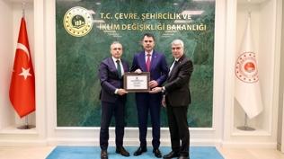 Deprem sonrası çalışmaları takdir gördü! Bakan Kurum'a Osmaniye'den 'fahri hemşehrilik beratı'