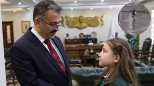 Yağmur altında İstiklal Marşı saygısı duygulandırmıştı! Koca yürekli Ece'ye Vali Turan'dan ödül