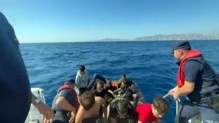 Yunanistan tarafından ölüme terk edildiler! 22 düzensiz göçmen kurtarıldı