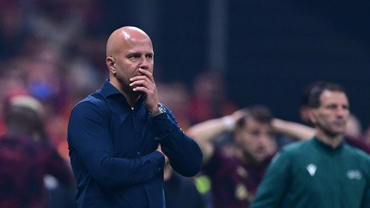 Arne Slot, Galatasaray' unutamyor! Yine hakem kararlarn eletirdi