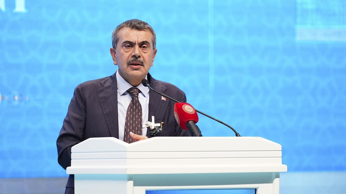 Bakan Tekin: yi insan yetitirmeyi odana alan bir model ina etmeye alyoruz