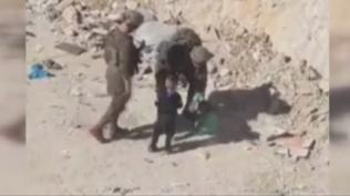 Çocuklara bile tahammülleri yok! Katil ordusundan tepki çeken görüntü
