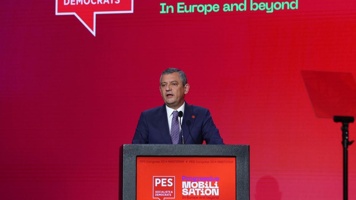 zgr zel imdi de Hollanda'da Trkiye'yi ikayet etti