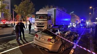 Aksaray'da tıra çarpan otomobildeki ağabey öldü, kardeşi ağır yaralandı