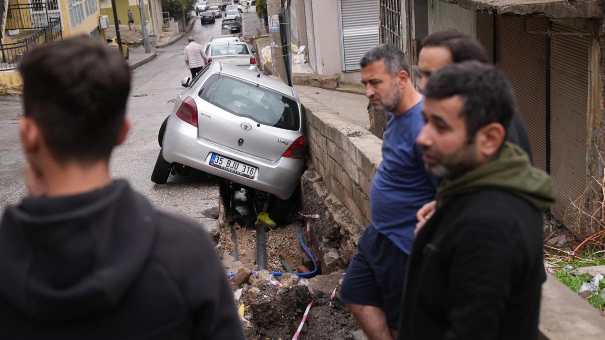 zmir'de saanak! Yollarda ukurlar olutu, arabalar yan yatt