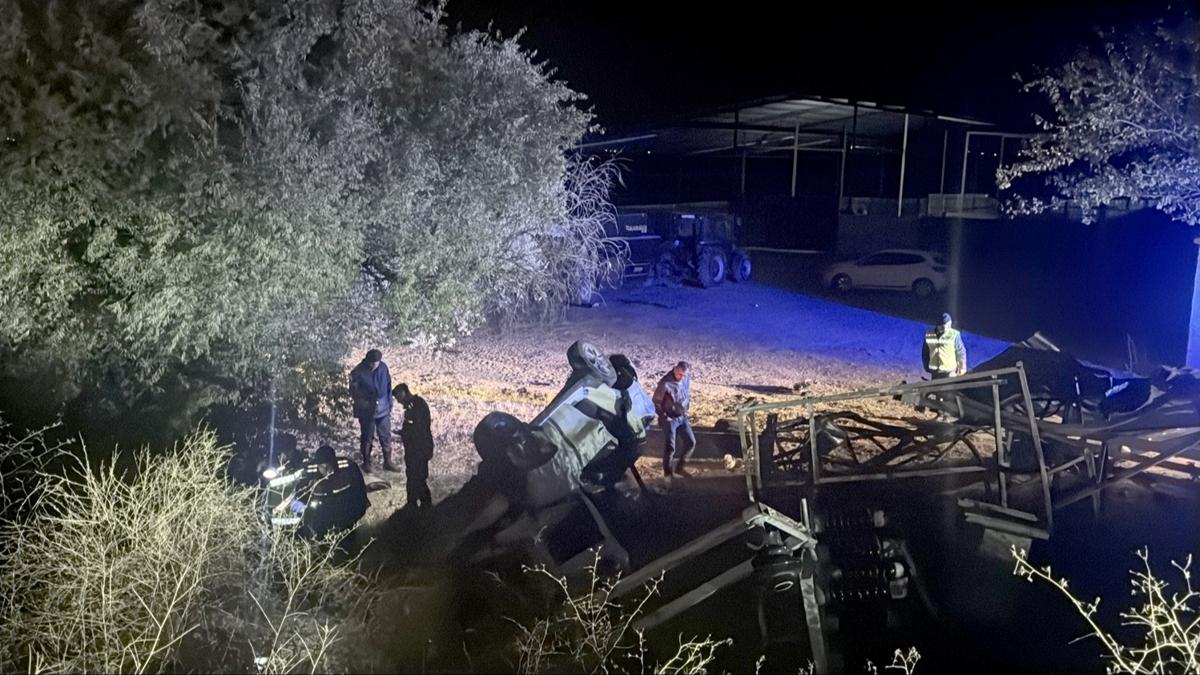 Kayseri'de otomobil arampole devrildi: 1 can kayb