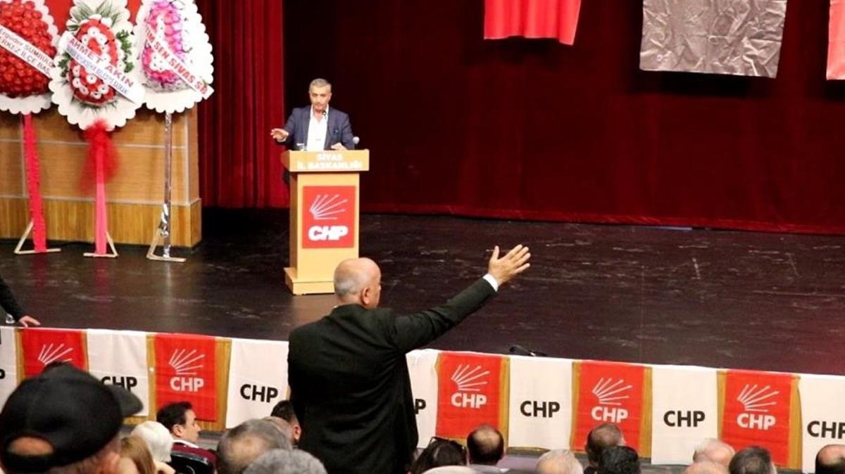 Sivas CHP l Kongresi'nde kriz! Eski milletvekili adayna etek giydirdiler