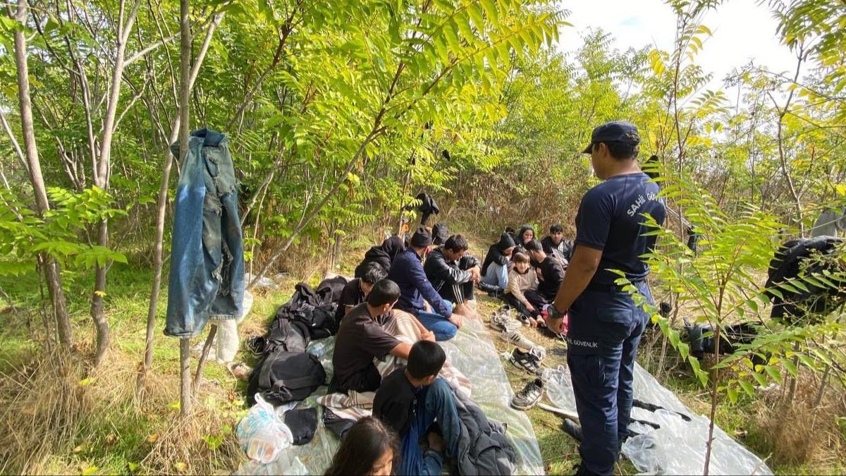 Ege Denizi'nde yurt dna kmaya alan 66 dzensiz gmen yakaland