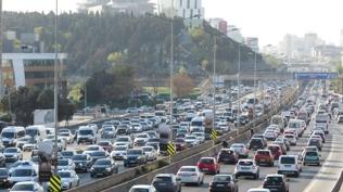 İstanbul'da pazartesi trafiği: Yollar kilitlendi, yoğunluk yüzde 71'e çıktı