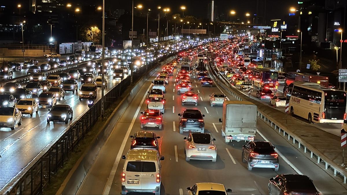 stanbul'da trafik ilesi... Younluk yzde 80'e ulat
