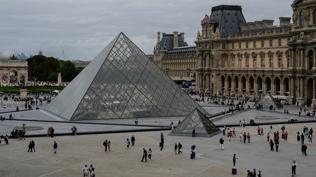 Louvre Müzesi'nde hırsızlık... Macron: Fransa tarihine yönelik saldırı