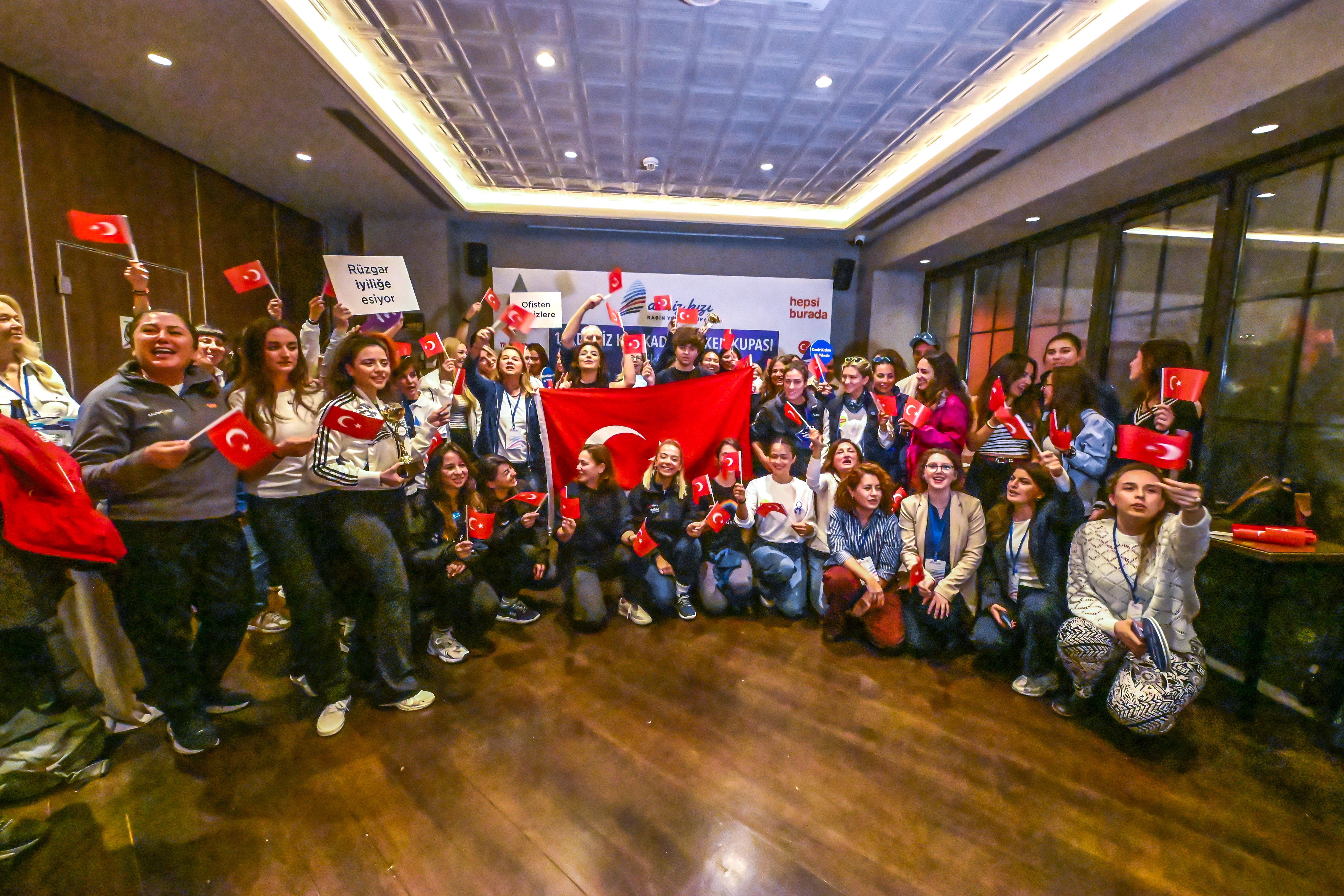 Deniz Kızı Kadın Yelken Kupası'nın 10. yılı büyük bir coşkuyla kutlandı.
