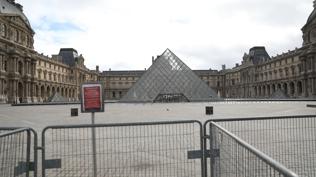 Louvre soygunu Fransa'nın çöküşünün işareti