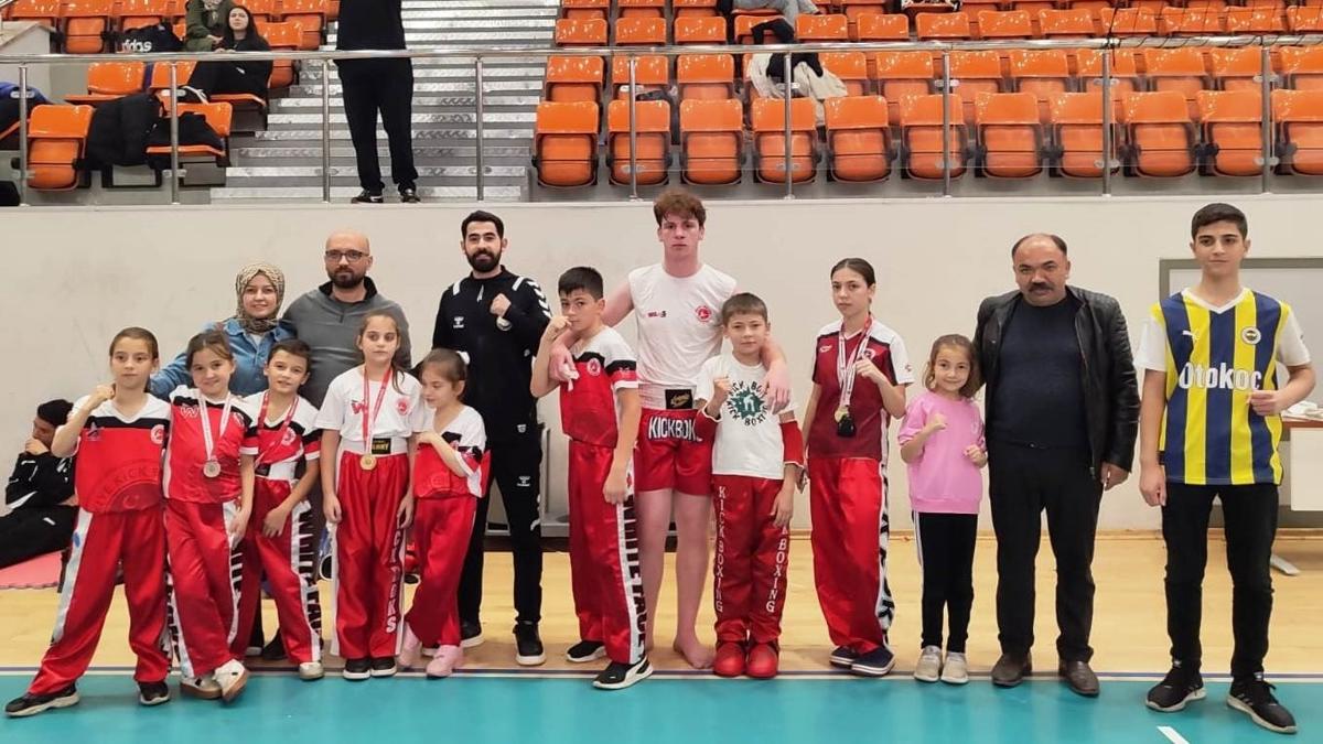 Krfez Genlerbirlii sporcular Darca'dan 9 madalya ile dnd  