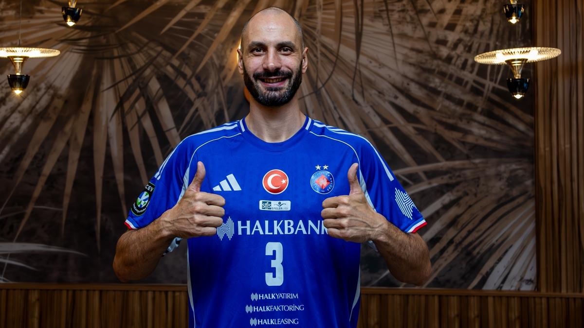 Matey Kaziyski, 11 yl sonra yeniden Halkbank'ta