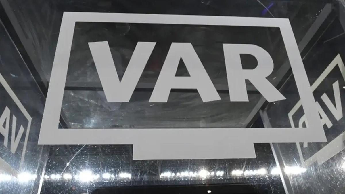 VAR kaytlar akland! te tartmal pozisyonlar