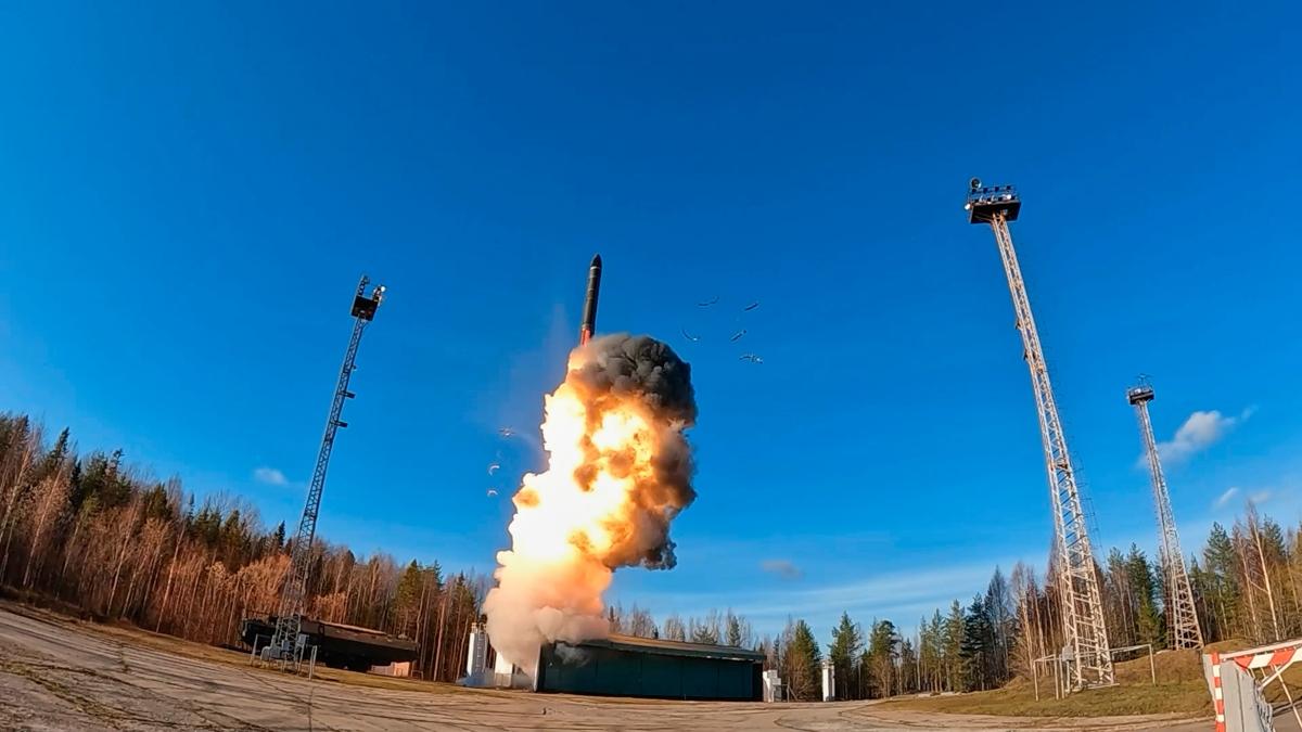 Balistik fzeler pe pee frlatld: Rus glerinden nkleer tatbikat 