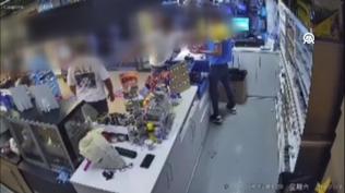 İstasyondaki şiddet kamerada! Kasiyeri darbedenler tutuklandı