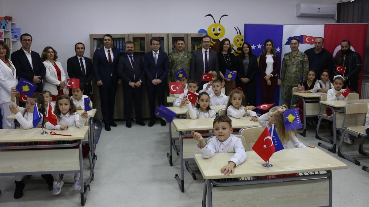 Mehmetik'ten Kosova'daki ilkokula teknolojik malzeme destei 