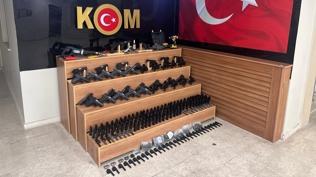 Şanlıurfa'da silah kaçakçılığı operasyonu: Adreslerden cephanelik çıktı