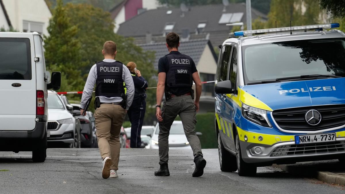 Askeri tatbikat hsranla bitti: Polis, askere ate at