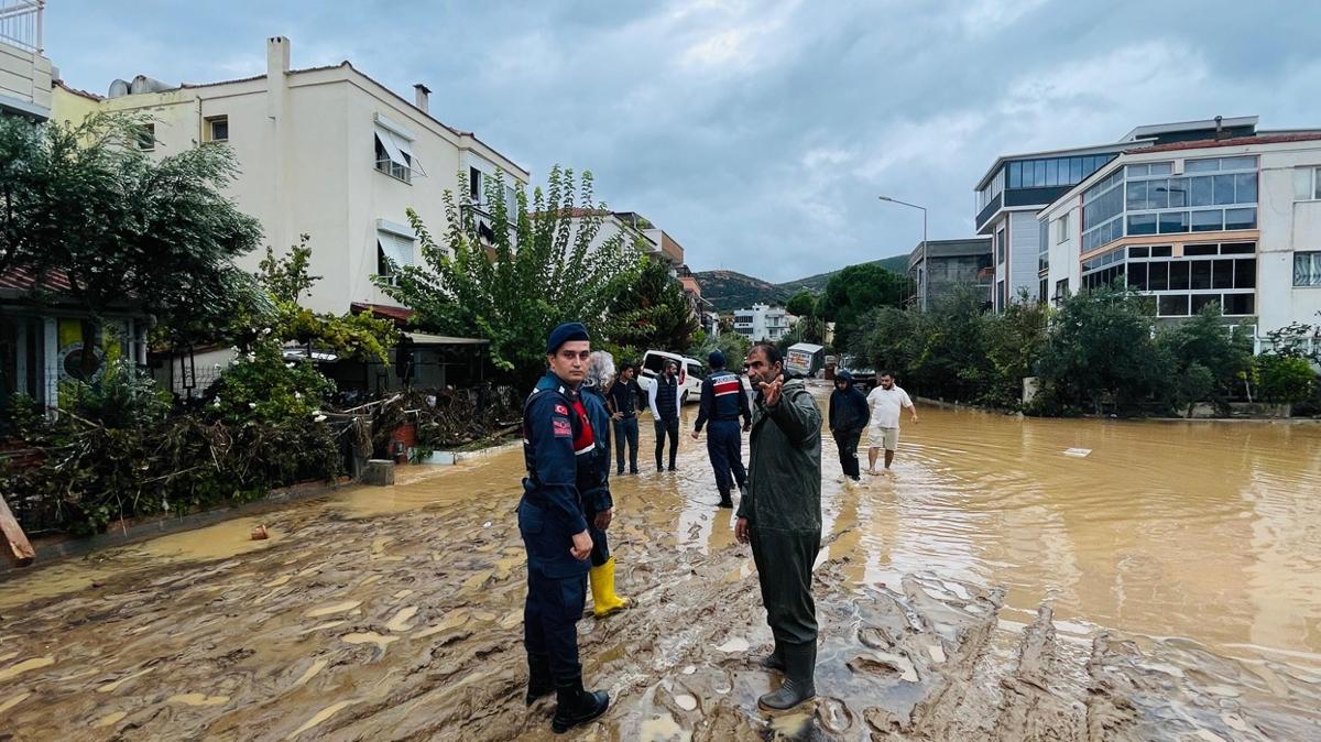 Foa'da saanak: Cadde ve sokaklar gle dnd