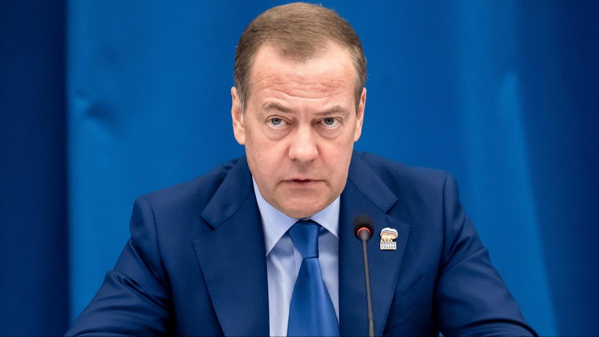 Medvedev'den Trump'a sert szler: Artk sava halindeyiz 