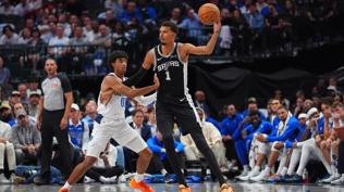 NBA'de San Antonio Spurs sezona galibiyetle başladı