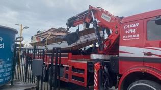 Üsküdar'da faciaya kıl payı: Balıkçı teknesiyle yolcu motoru çarpıştı