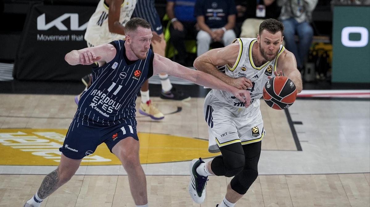 EuroLeague'de Türk derbisi! Fenerbahçe, Anadolu Efes'i devirdi
