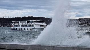 İstanbul'da fırtına: Vapur ve teleferik seferleri yapılamayacak