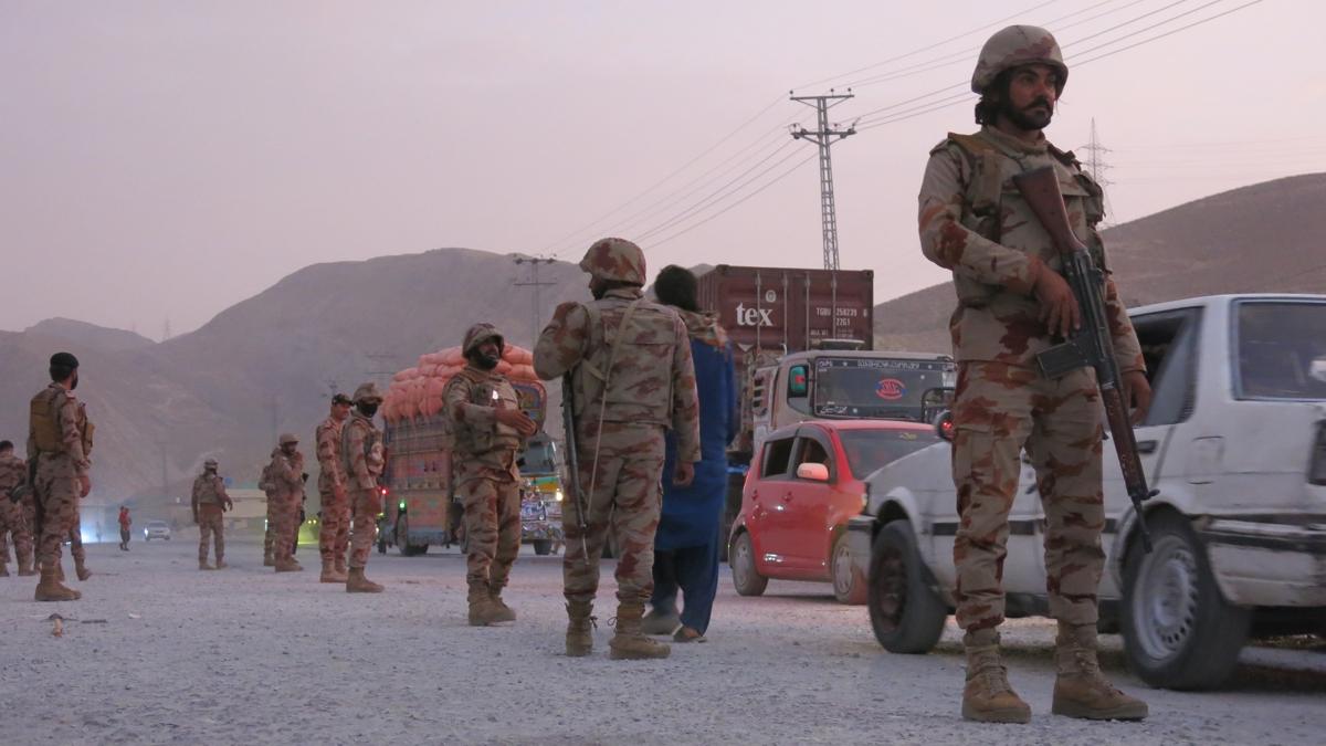 Pakistan'da 8 militan öldürüldü