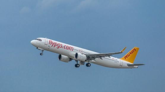 Pegasus'un İzmir'den Barselona'ya direkt uçuşları başladı