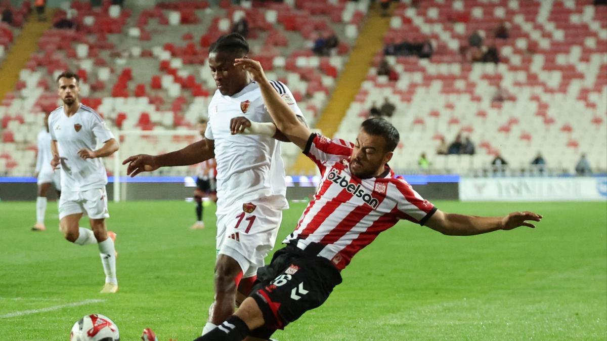 Sivasspor puanı uzatmalarda kurtardı