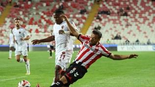 Sivasspor puanı uzatmalarda kurtardı