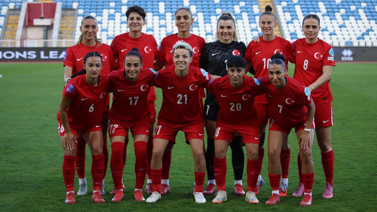 A Milli Kadın Futbol Takımı, Kosova maçının İstanbul'daki hazırlıklarını tamamladı