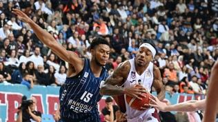 Anadolu Efes, Trabzon'da kazandı