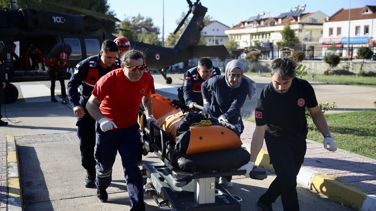 Yamaç paraşütü kayalıklara düştü: Ölü ve yaralı var