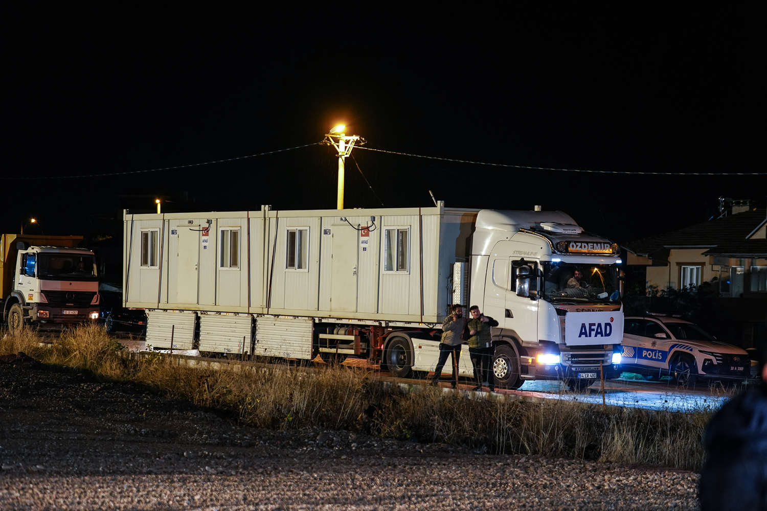 AFAD'dan Sındırgı'ya hızlı müdahale: 100 konteyner 24 saatte kuruluyor.