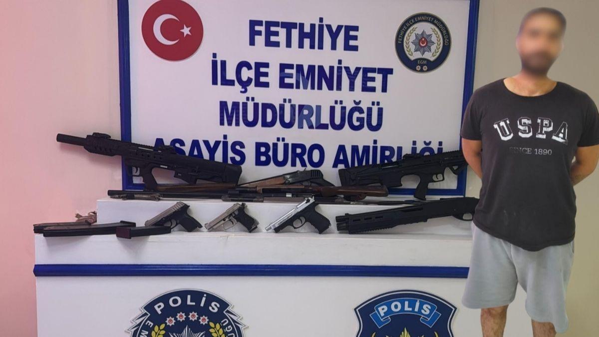 Araçtan yola fırlatılan çanta harekete geçirdi! İçinden cephane çıktı