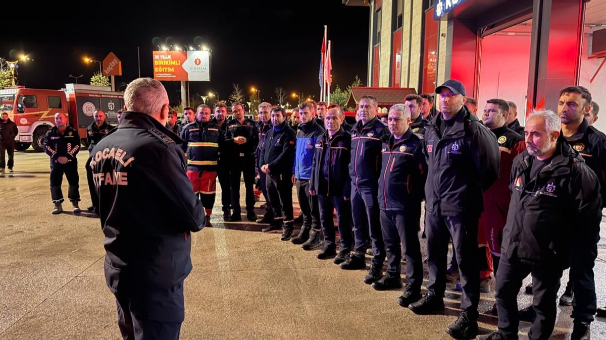 Balıkesir'de 6,1 'lik deprem... Arama-kurtarma ekipleri bölgeye gönderildi