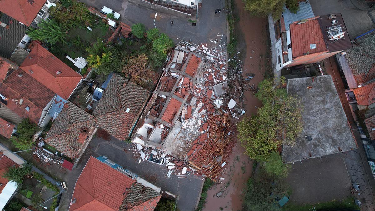 Balkesir'de 6,1 byklnde deprem: Blgede artlar sryor... Bo 3 bina ile 1 dkkanda ykm