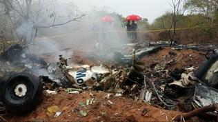 Facia dakikalar içinde yaşandı: Safari uçağı düştü, ölüler var