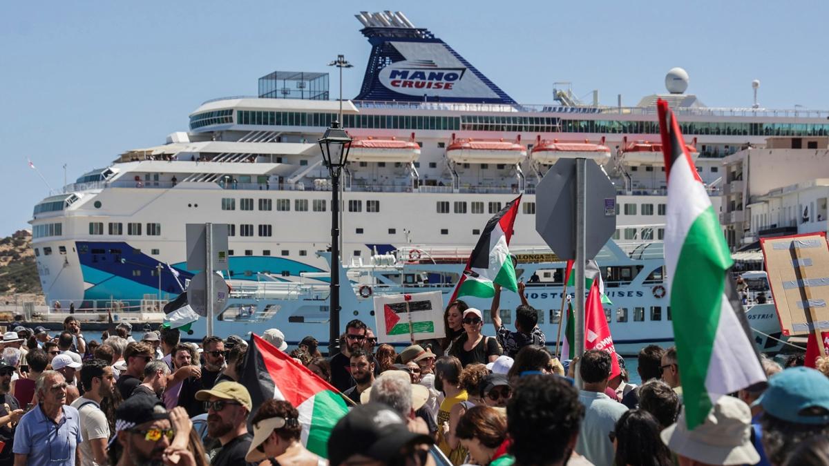 Katil askerlere ''turist'' kılıfı... İsraillilere limanda soğuk duş