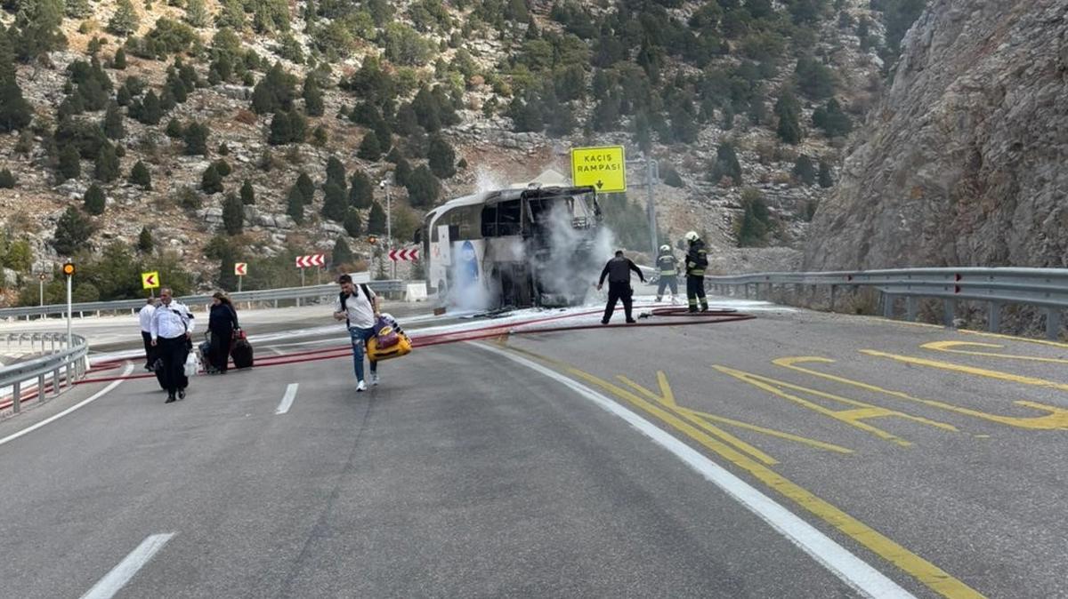 Konya'da faciadan kıl payı dönüldü: Yangın büyümeden yolcular tahliye edildi