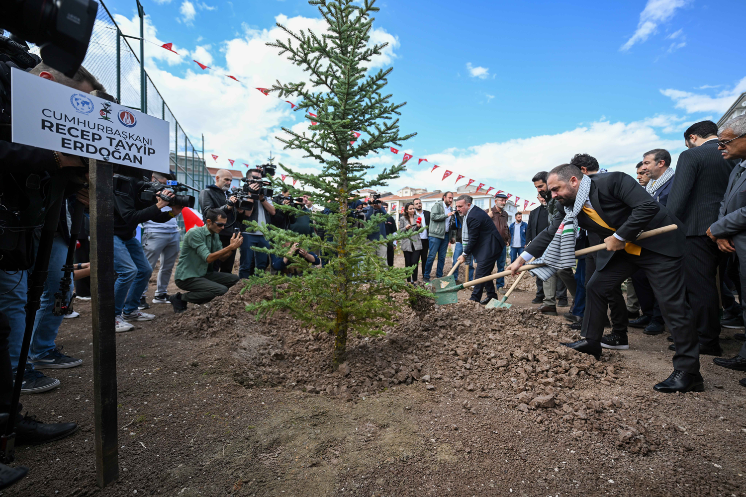 Sincan'da Filistinli gazeteciler anısına 273 fidan: Her biri adalet ve özgürlüğe nefes olacak