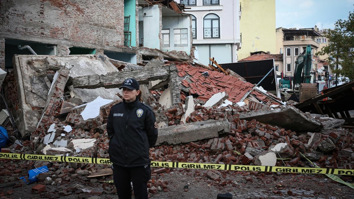 Sındırgı 6.1 ile sallandı... Bakan Yerlikaya: Konteyner ya da kira yardımı yapılacak