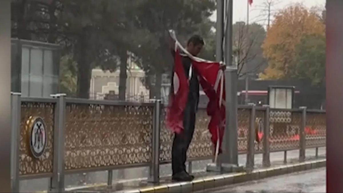 29 Ekim'de duygulandıran anlar! Türk bayrağı hassasiyeti takdir topladı