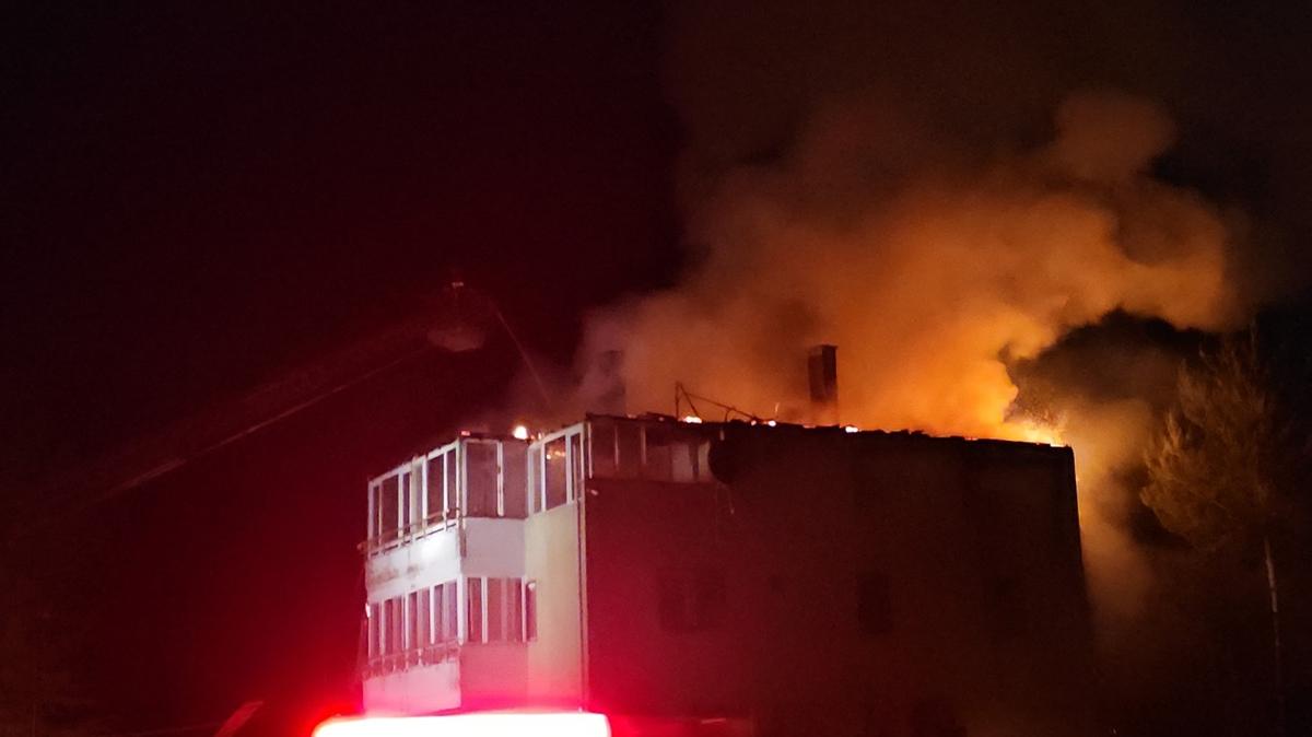 Çorum'da eve yıldırım isabet etti